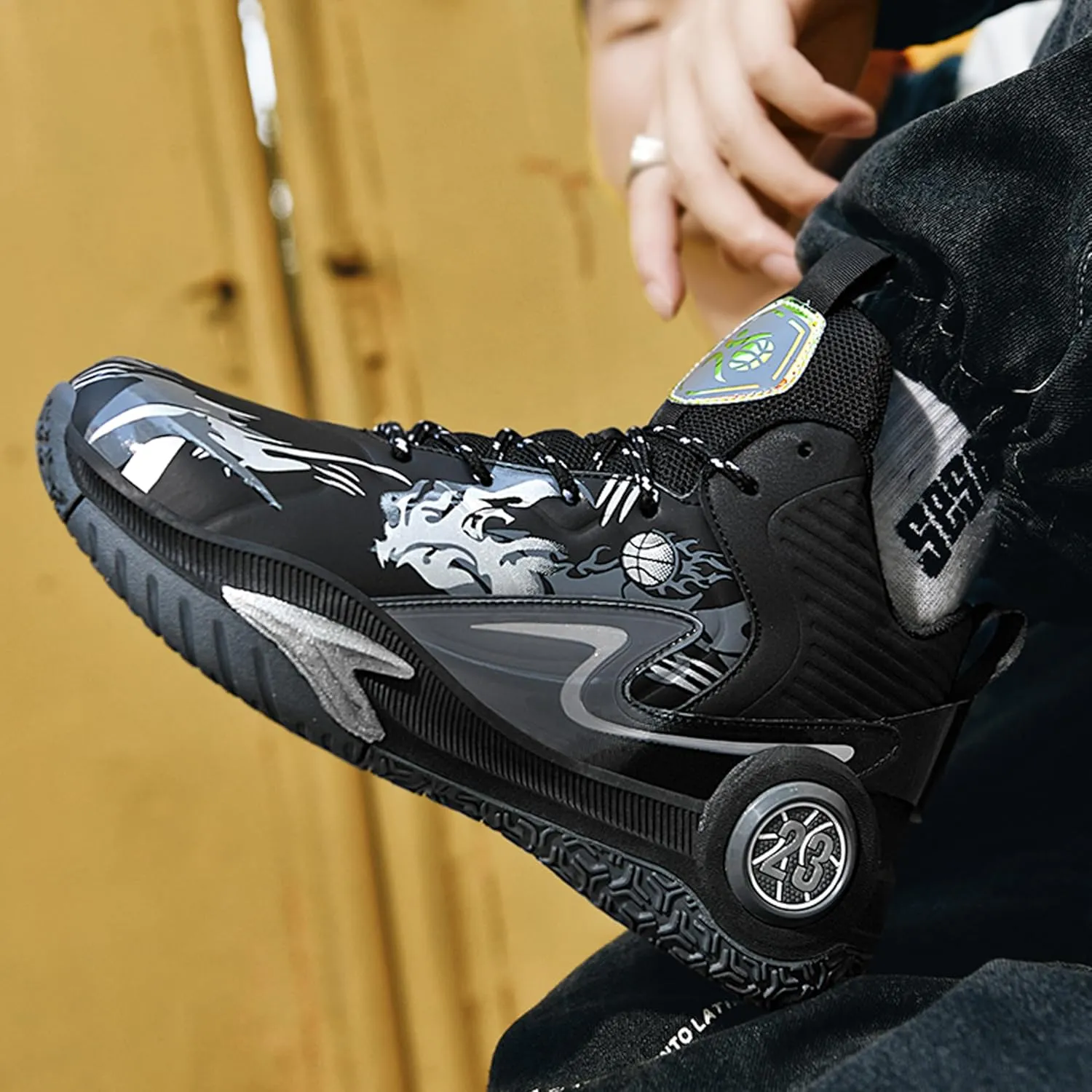 Men's Basketball Shoes Anti-Slip and Wear-Resistant Soles Running Shoes Graffiti Design Fashionable Sports Shoes